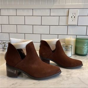 *Sold* BLONDO Chestnut Eliza Waterproof Booties NWT 6.5